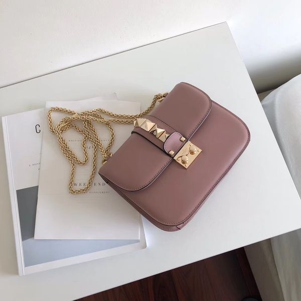 America and european tyle with rivet women bag luxury famou brand genuine leather fa hion bag
America and european tyle with rivet women bag luxury famou brand genuine leather fa hion bag