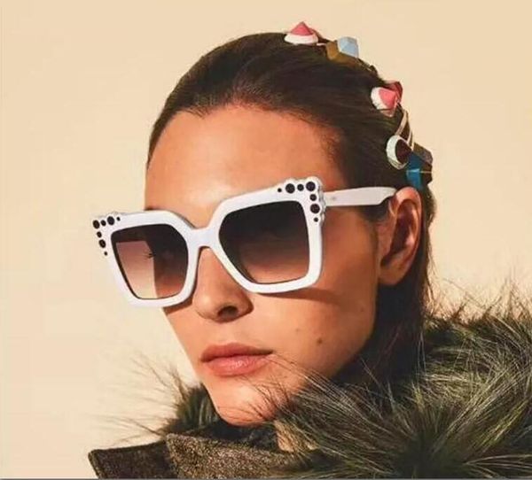 new fashion women sunglasses special avant-garde design glasses frame with rivets fashion people favorite style 0260, White;black
new fashion women sunglasses special avant-garde design glasses frame with rivets fashion people favorite style 0260, White;black