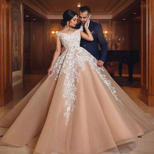 vintage colored arabic wedding dresses v neck lace appliques corest back tulle skirt custom made bridal gowns sweep train 2019 new, White
vintage colored arabic wedding dresses v neck lace appliques corest back tulle skirt custom made bridal gowns sweep train 2019 new, White