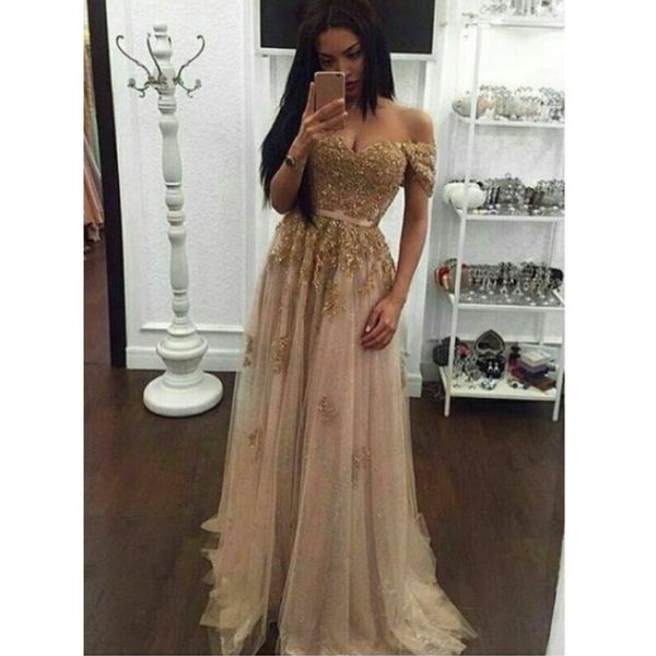 tulle lace appliques long a line off the shoulder evening dresses gold prom gown vestido de festa longo, Black;red
tulle lace appliques long a line off the shoulder evening dresses gold prom gown vestido de festa longo, Black;red
