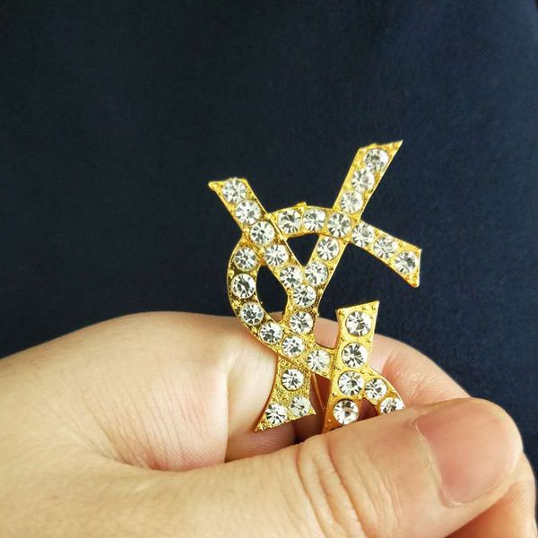 Men Women Brooches Pins Yellow Gold Plated Shiny CZ Pins Brooches for Men Women for Party Wedding Gift for Friends
Men Women Brooches Pins Yellow Gold Plated Shiny CZ Pins Brooches for Men Women for Party Wedding Gift for Friends