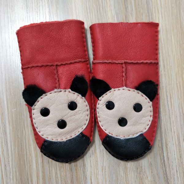 kid' gloves fur leather gloves sheepskin fur mittens children leather mitts panda winter warm, Blue;gray
kid' gloves fur leather gloves sheepskin fur mittens children leather mitts panda winter warm, Blue;gray