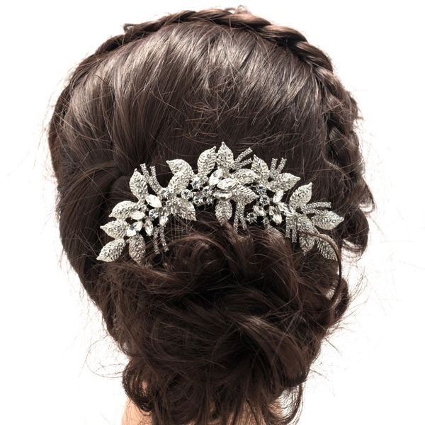 2017 new fashion leaves flower wedding hair comb clear rhinestone crystal bride hair accessories women jewelry xby688, Slivery;golden
2017 new fashion leaves flower wedding hair comb clear rhinestone crystal bride hair accessories women jewelry xby688, Slivery;golden