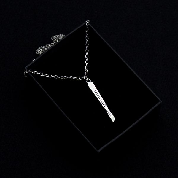 silver colors scalpel pendant necklace link chain medical jewelry as gift for nurse/doctor/intern great chemistry jewelry
silver colors scalpel pendant necklace link chain medical jewelry as gift for nurse/doctor/intern great chemistry jewelry