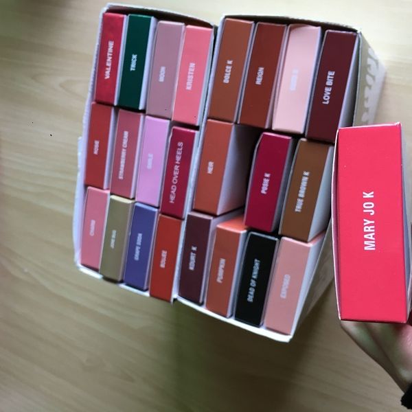 kylie LIP KITLip VALENTINE / HEAD OVER HEELS Жидкая матовая помада Макияж блеск для губ Макияж
kylie LIP KITLip VALENTINE / HEAD OVER HEELS Жидкая матовая помада Макияж блеск для губ Макияж