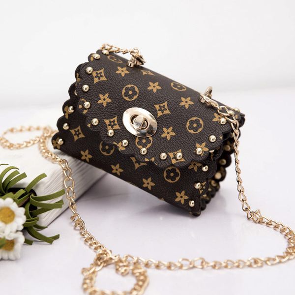 Fa hion kid handbag mini girl metal chain pu leather me enger bag coin pur e wallet children prince party bag
Fa hion kid handbag mini girl metal chain pu leather me enger bag coin pur e wallet children prince party bag