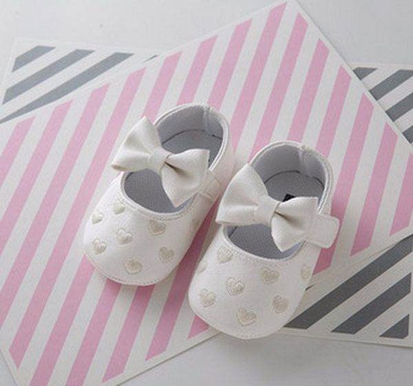 children's shoes spring and summer princess love bow baby embroidered baby soft bottom toddler shoes
children's shoes spring and summer princess love bow baby embroidered baby soft bottom toddler shoes