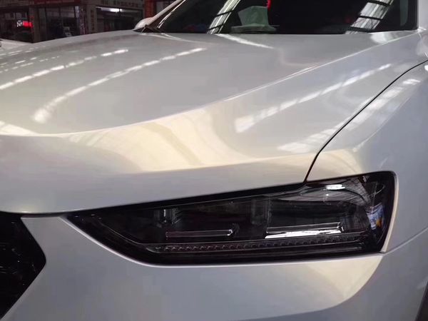 1.52*18m high flexible glossy pearl white-gold color change chameleon car wrap vinyl film
1.52*18m high flexible glossy pearl white-gold color change chameleon car wrap vinyl film
