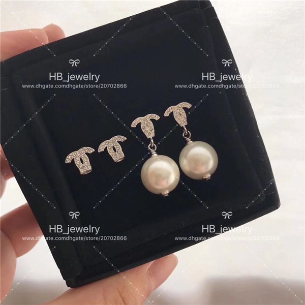 popular fashion brand mini diamond stud earrings/pearl earrings for lady design women party wedding lovers gift luxury jewelry with box, Golden;silver
popular fashion brand mini diamond stud earrings/pearl earrings for lady design women party wedding lovers gift luxury jewelry with box, Golden;silver