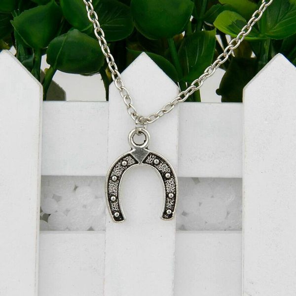 новый горячий продавать древний серебряный лошадь копыта очарование кулон ожерелья мода творчество женщины мужчины ювелирные изделия аксессу, Silver
новый горячий продавать древний серебряный лошадь копыта очарование кулон ожерелья мода творчество женщины мужчины ювелирные изделия аксессу, Silver