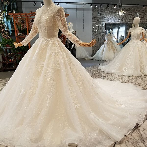 deep v-neck wedding gown luxury applique beaded long lace tulle sleeve ball gown lace flowers wedding dress from real factory show room, White
deep v-neck wedding gown luxury applique beaded long lace tulle sleeve ball gown lace flowers wedding dress from real factory show room, White