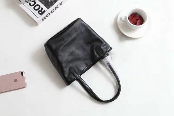 sell classic women large capacity female shopping bag designer shoulder bag double-sided availability lady leather handle
sell classic women large capacity female shopping bag designer shoulder bag double-sided availability lady leather handle