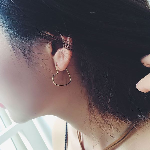 fashion simple hollow gold color heart hoop earrings for girls sweet love trendy loop earrings 2018 new jewelry, Golden;silver
fashion simple hollow gold color heart hoop earrings for girls sweet love trendy loop earrings 2018 new jewelry, Golden;silver
