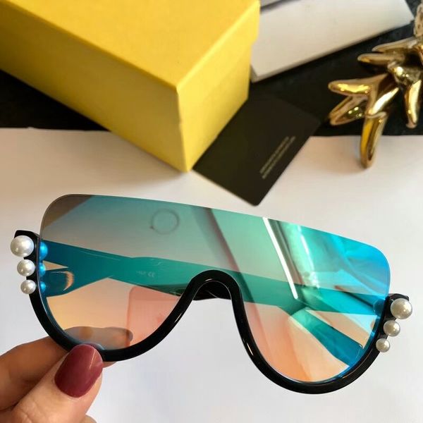 latest selling popular fashion 08s women sunglasses mens sunglasses men sunglasses gafas de sol sun glasses uv400 lens with box, White;black
latest selling popular fashion 08s women sunglasses mens sunglasses men sunglasses gafas de sol sun glasses uv400 lens with box, White;black