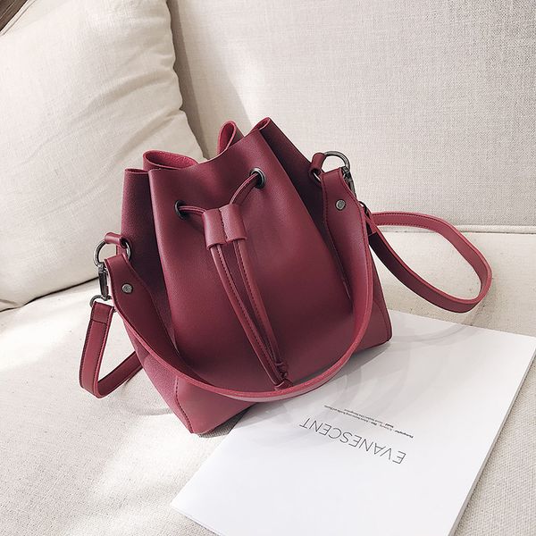 new trend korean version of the women's pumping bucket bag hand strap shoulder slung ing