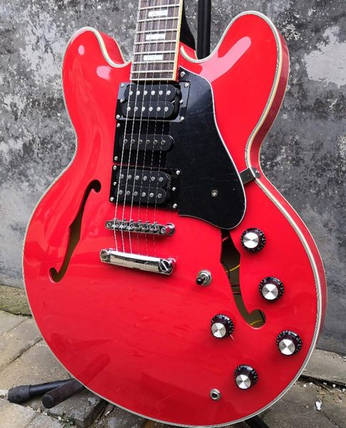 Rare 1959 alvin lee big red 335 emi hollow electric guitar 039 60 dark black neck white mop block inlay black pickguard h h pickup
Rare 1959 alvin lee big red 335 emi hollow electric guitar 039 60 dark black neck white mop block inlay black pickguard h h pickup