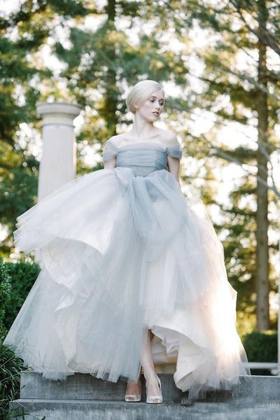 Grey Off the Shoulder Ball Gown Wedding Dresses Handmade Flower Vestidos de Novia Floor Length Country Bridal Gowns Custom Made
Grey Off the Shoulder Ball Gown Wedding Dresses Handmade Flower Vestidos de Novia Floor Length Country Bridal Gowns Custom Made