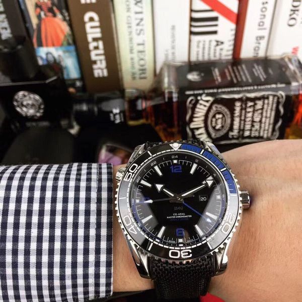 Relógios de pulso factory87 
Relógios de pulso factory87