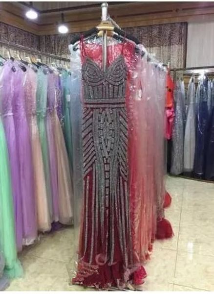 2019 glitter evening dresses with crystals beaded long spaghetti champagne prom dresses mermaid party gowns designs robes, Black;red
2019 glitter evening dresses with crystals beaded long spaghetti champagne prom dresses mermaid party gowns designs robes, Black;red