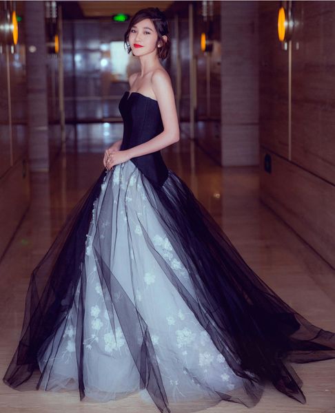 charming strapless black and grey prom dress long tulle ruffles floor length capped sleeves red carpet celebrity dresses
charming strapless black and grey prom dress long tulle ruffles floor length capped sleeves red carpet celebrity dresses