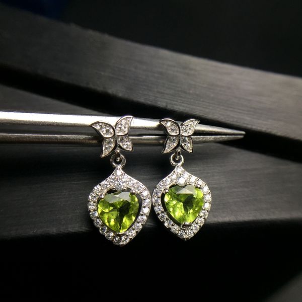 simple, fashionable, exquisite, compact, 925 silver, natural olivine ear studs, lady charm
simple, fashionable, exquisite, compact, 925 silver, natural olivine ear studs, lady charm