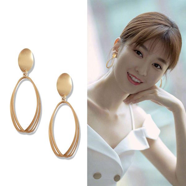 neat metal smooth round dsic clip earrings without piercing geometric generous big circle oval earrings no pierced hole, Silver
neat metal smooth round dsic clip earrings without piercing geometric generous big circle oval earrings no pierced hole, Silver