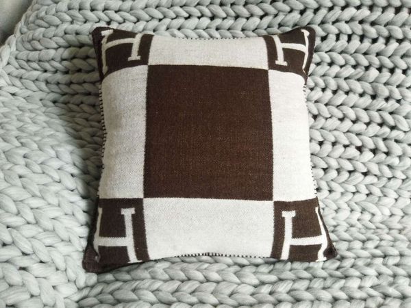 signature h throw pillow cushion cover home travel autumn winter home textile decoration warm everyday pillow cushion cover large 60cm*60cm
signature h throw pillow cushion cover home travel autumn winter home textile decoration warm everyday pillow cushion cover large 60cm*60cm