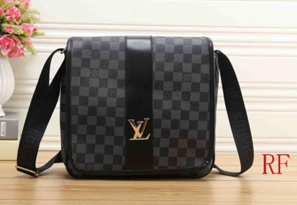 European and American fashion board men's and women's common single-shoulder bag simple single-piece oblique span small package
European and American fashion board men's and women's common single-shoulder bag simple single-piece oblique span small package