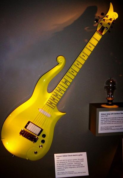 Schecter Diamond Серии Принц Облако Желтый Электрогитара Белый Пикапы, Синий Символ Инкр
Schecter Diamond Серии Принц Облако Желтый Электрогитара Белый Пикапы, Синий Символ Инкр