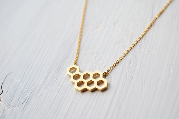 1pcs hollow geometric honeycomb fashion bee animal pendant necklace personality insect female numerous lucky woman mother men's family, Silver
1pcs hollow geometric honeycomb fashion bee animal pendant necklace personality insect female numerous lucky woman mother men's family, Silver