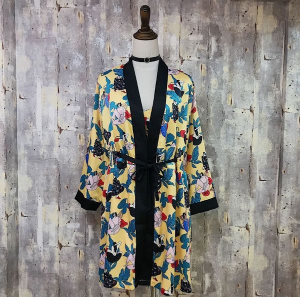 2018 new fashion summer women's printed satin silk pajamas sling nightdress + robe two-piece ladies sleepwear nightweart, Black;red
2018 new fashion summer women's printed satin silk pajamas sling nightdress + robe two-piece ladies sleepwear nightweart, Black;red