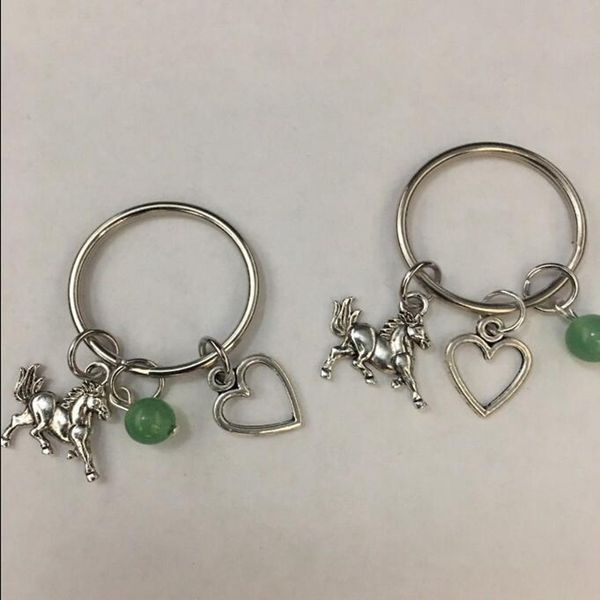 2018 новый горячий древний серебряный единорог horseheartbead очарование кулон брелок брелок творческие любители ювелирных изделий аксессуар, Slivery;golden
2018 новый горячий древний серебряный единорог horseheartbead очарование кулон брелок брелок творческие любители ювелирных изделий аксессуар, Slivery;golden