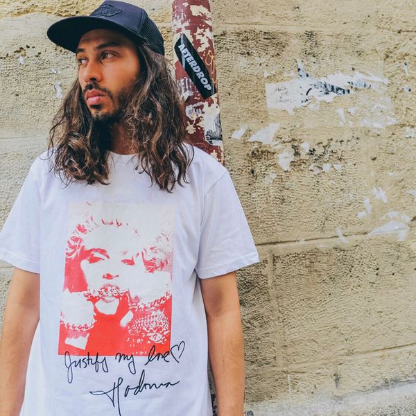 Коробка логотип Мадонна футболка красочные роскошные улица скейтборд мужчины тр
Коробка логотип Мадонна футболка красочные роскошные улица скейтборд мужчины тр