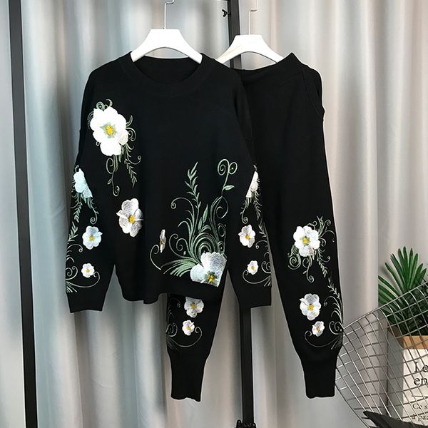 2018 new autumn and winter women's long sleeve flower embroidered sweater + knitted trousers two piece female casual pants suit, Gray
2018 new autumn and winter women's long sleeve flower embroidered sweater + knitted trousers two piece female casual pants suit, Gray