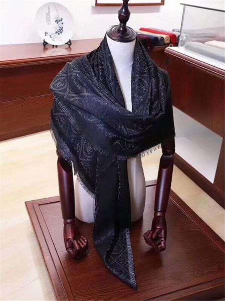 New Square Luxury Scarf Luxury Women Brand Designer Silk Embroidrey Pashmina High Quality Men Women Fashion Shawls Wraps with Retail Box
New Square Luxury Scarf Luxury Women Brand Designer Silk Embroidrey Pashmina High Quality Men Women Fashion Shawls Wraps with Retail Box
