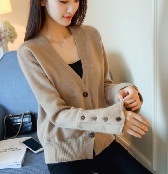 send autumn new style knitted cardigan coat woman 2017 loose and comfortable v collar trumpet sleeve sweater, White;black
send autumn new style knitted cardigan coat woman 2017 loose and comfortable v collar trumpet sleeve sweater, White;black