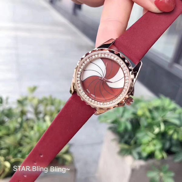 вращающаяся мельница женщины часы моды часы rhinestone циферблат кожаный ремешок кварцевые наручные часы элегантный для дам девушки 2020, Slivery;brown
вращающаяся мельница женщины часы моды часы rhinestone циферблат кожаный ремешок кварцевые наручные часы элегантный для дам девушки 2020, Slivery;brown