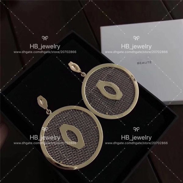 Популярный модный бренд Высокая версия Круглые серьги для леди Дизайн Женская ве
Популярный модный бренд Высокая версия Круглые серьги для леди Дизайн Женская ве