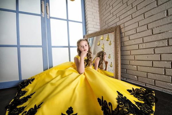 new pageant princess satin lace applique party prom dress children kids long little girls pageant dresses yellow size 8 10 12, White;blue
new pageant princess satin lace applique party prom dress children kids long little girls pageant dresses yellow size 8 10 12, White;blue