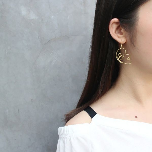 2018 new arrival abstract stylish hollow out face 925 sterling silver earrings girls statement drop long earrings, Golden;silver
2018 new arrival abstract stylish hollow out face 925 sterling silver earrings girls statement drop long earrings, Golden;silver