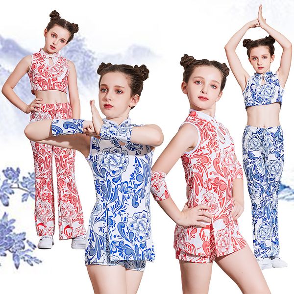 children's costumes improved cheongsam chinese style dance clothes girls catwalk costume children's group performance clothing, Black;red
children's costumes improved cheongsam chinese style dance clothes girls catwalk costume children's group performance clothing, Black;red