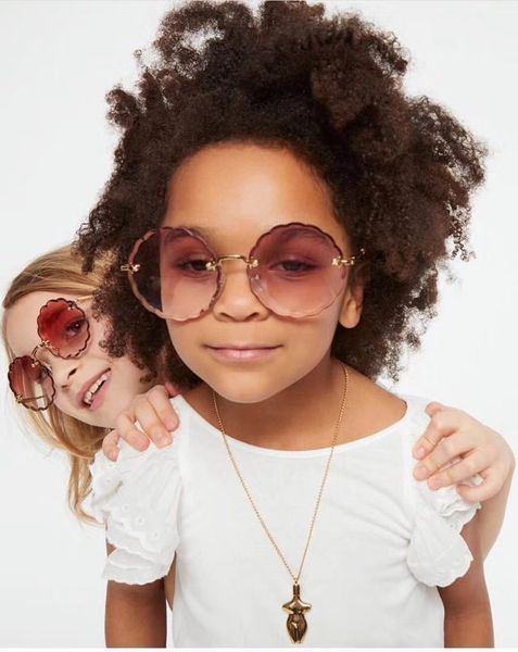 new fashion women sunglasses oculos 142 men sunglasses simple and generous men sun glasses outdoor uv400 protection eyewear with case, White;black
new fashion women sunglasses oculos 142 men sunglasses simple and generous men sun glasses outdoor uv400 protection eyewear with case, White;black