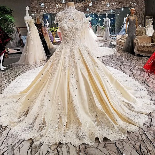 2019 последние ливан свадебные платья с коротким рукавом открыть замочную скважину шеи высокий блестящий кристалл блестки бисером ручной раб, White
2019 последние ливан свадебные платья с коротким рукавом открыть замочную скважину шеи высокий блестящий кристалл блестки бисером ручной раб, White