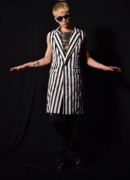 plus size male bar white black hip-hop vest stage costume concert punk nightclub singer long coat stripes rock clothing performance sta qsfo
plus size male bar white black hip-hop vest stage costume concert punk nightclub singer long coat stripes rock clothing performance sta qsfo