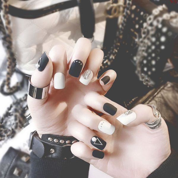 zhou 24pcs/set short false nails black rivet geometric patterns fashion design false nails summer full cover artificial, Red;gold
zhou 24pcs/set short false nails black rivet geometric patterns fashion design false nails summer full cover artificial, Red;gold