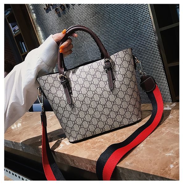 New Style Trapeze Bags Women Designer Handbags High Quality Women Shoulder Wide Strap bags Yige //9
New Style Trapeze Bags Women Designer Handbags High Quality Women Shoulder Wide Strap bags Yige //9
