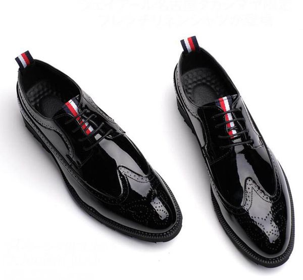 Мужчины британский ретро модные указал джентльмены черный brogue riband обувь мужской
Мужчины британский ретро модные указал джентльмены черный brogue riband обувь мужской