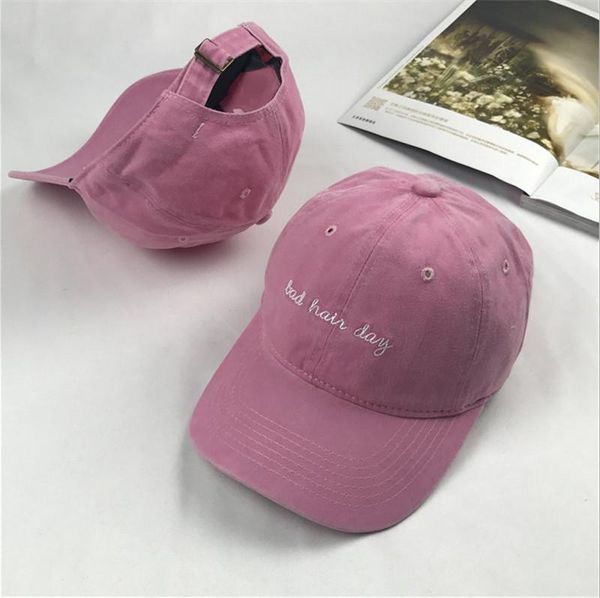 2018 папа шляпа твердые промывают бейсболки женщины мужчины плохие волосы день ой письмо Вышивка пара Cap розовый черный дальнобойщик шляпа ARI-921 
2018 папа шляпа твердые промывают бейсболки женщины мужчины плохие волосы день ой письмо Вышивка пара Cap розовый черный дальнобойщик шляпа ARI-921