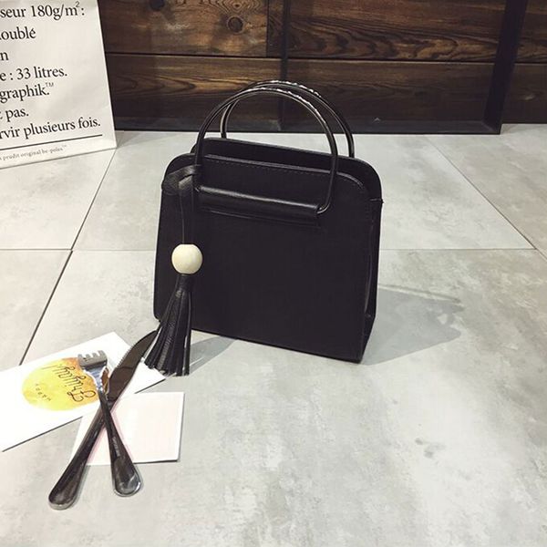 2018 fashion girl fashion handbags herald fringe bags tote women pu leather clutch bag 4 colors ladies beach holiday tassel bags
2018 fashion girl fashion handbags herald fringe bags tote women pu leather clutch bag 4 colors ladies beach holiday tassel bags