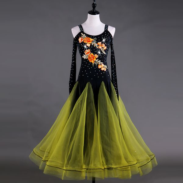 new off-the-shoulder embroidery ballroom dance competition performance dress modern dancing costume, Black;red
new off-the-shoulder embroidery ballroom dance competition performance dress modern dancing costume, Black;red